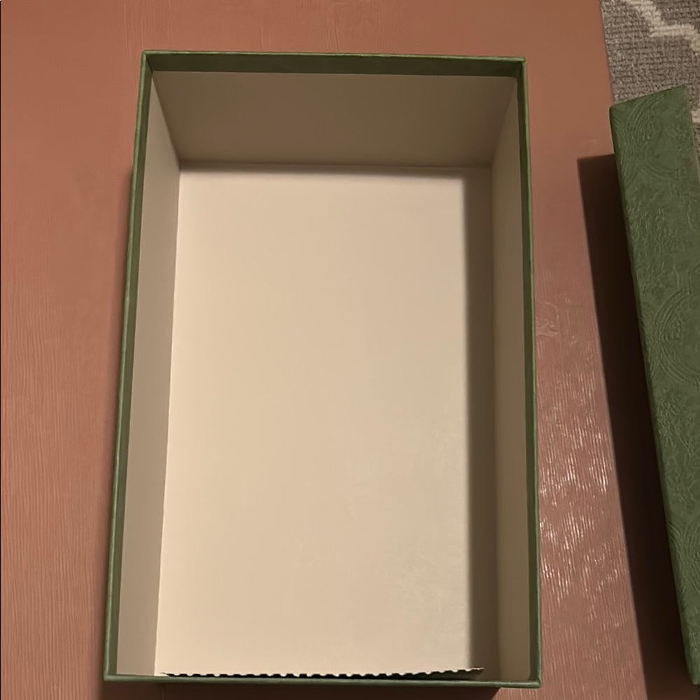 Gucci Embossed Green Box - Picture 2 of 6